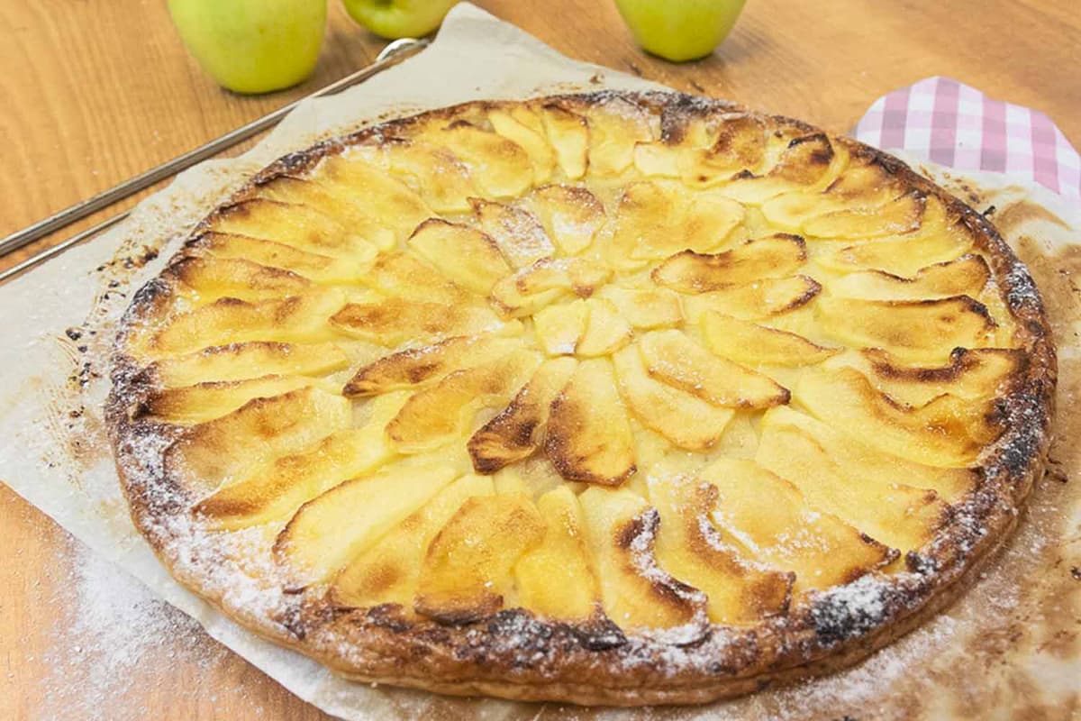 Tarta de manzana con crema pastelera en Mambo