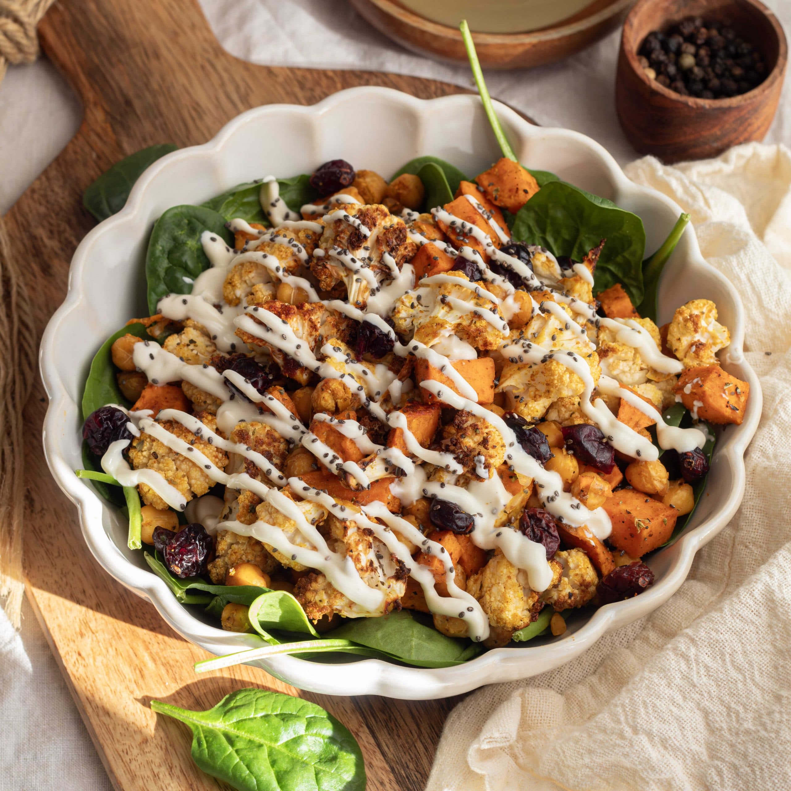 Ensalada templada de coliflor, garbanzos y boniato en Cecofry