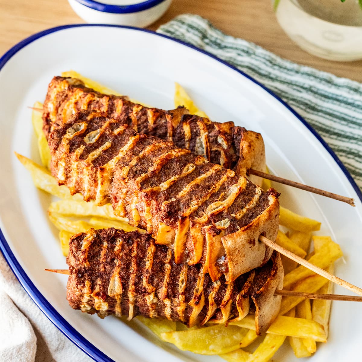 Brochetas de kebab en Cecofry