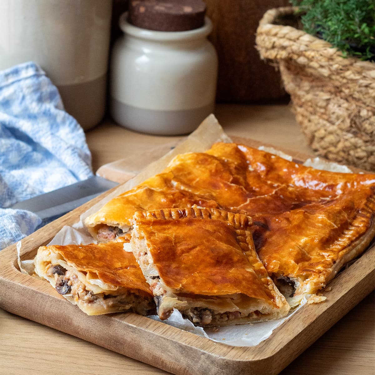 Empanada de setas, jamón y queso azul en Cecofry