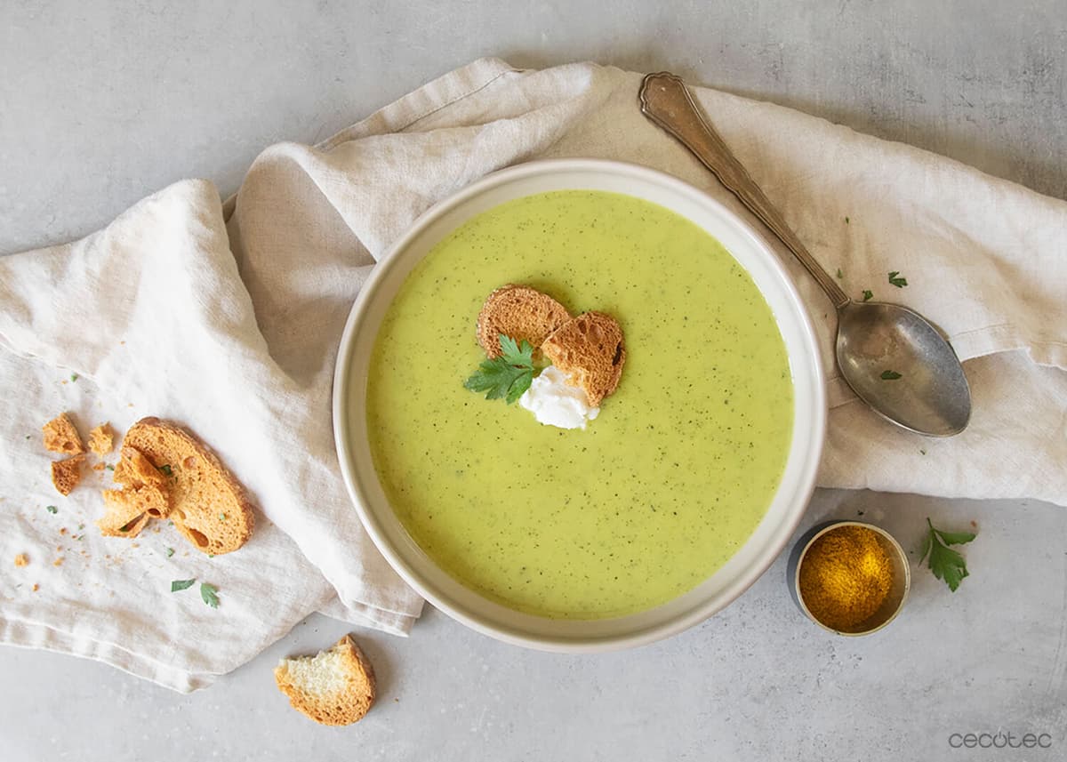 Crema de calabacín al curry en Mambo